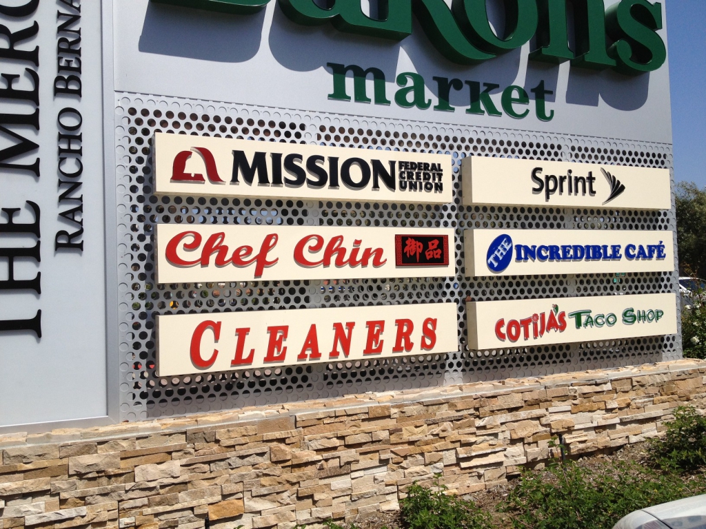 monument signs for shopping centers in San Diego CA